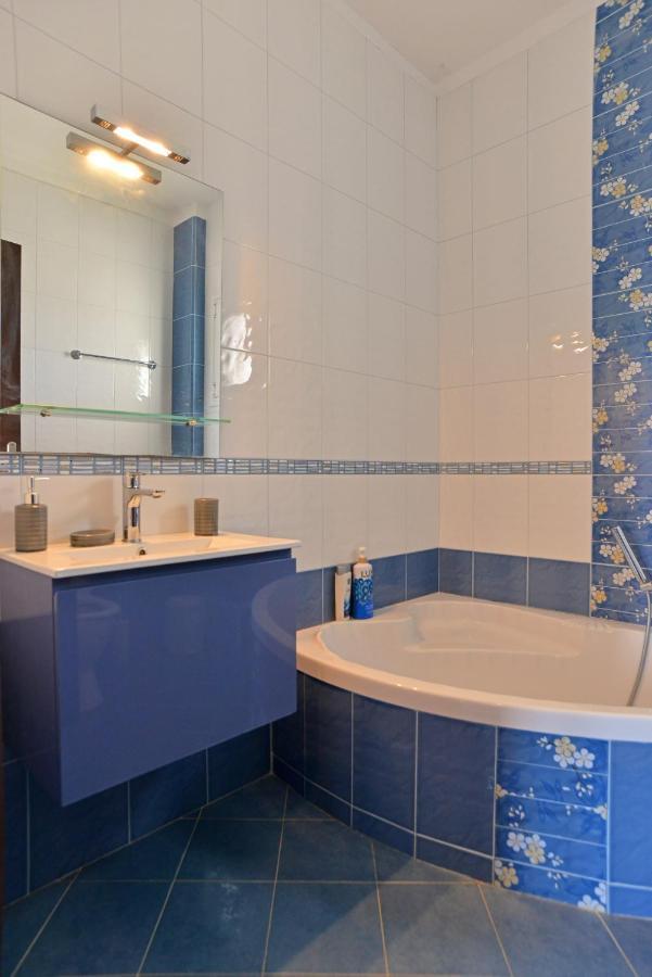 Villa Konstantinos 6 Bedrooms Aegina Bagian luar foto